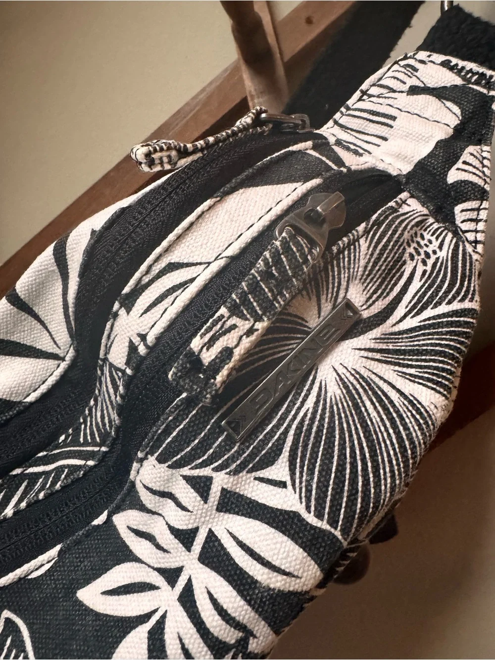 Dakine Gigi Hip Pack in Hibiscus Palm Canvas Belt Bag